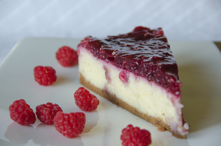 Rote Grütze Cheesecake slice