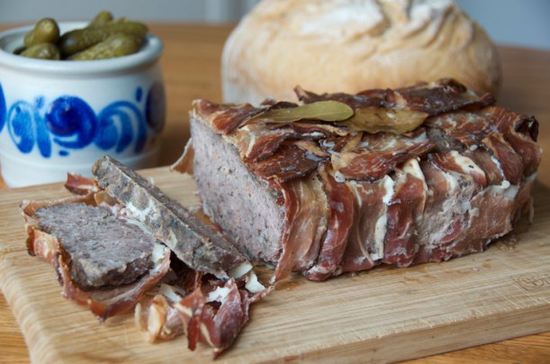 venison-pate-with-bread